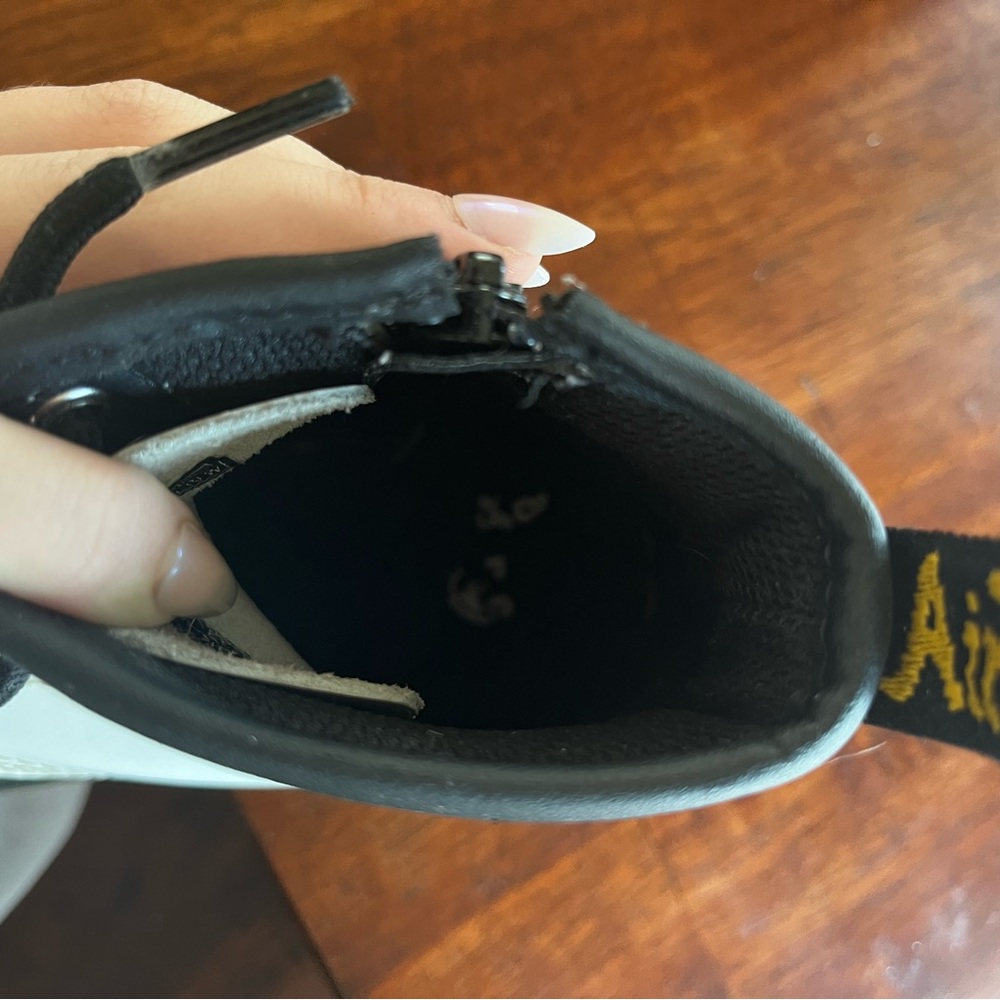 Dr. Martens. - Picture 5 of 5